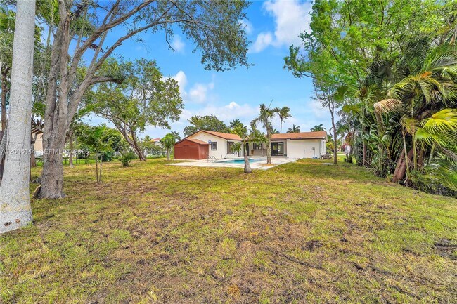 Building Photo - 4700 SW 110th Ave