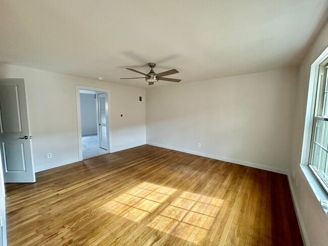 Building Photo - 2 Bedroom In Meadowthorpe !