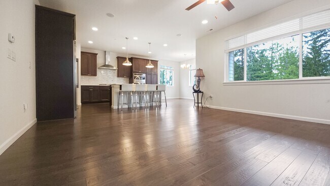 Building Photo - Beautiful, Light-Filled Home Bordering Protected Greenbelt