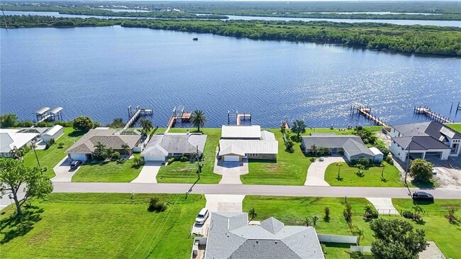 Building Photo - 2300 Harbour Dr