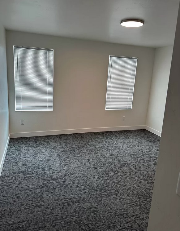 Building Photo - 930 Pinyon Ave