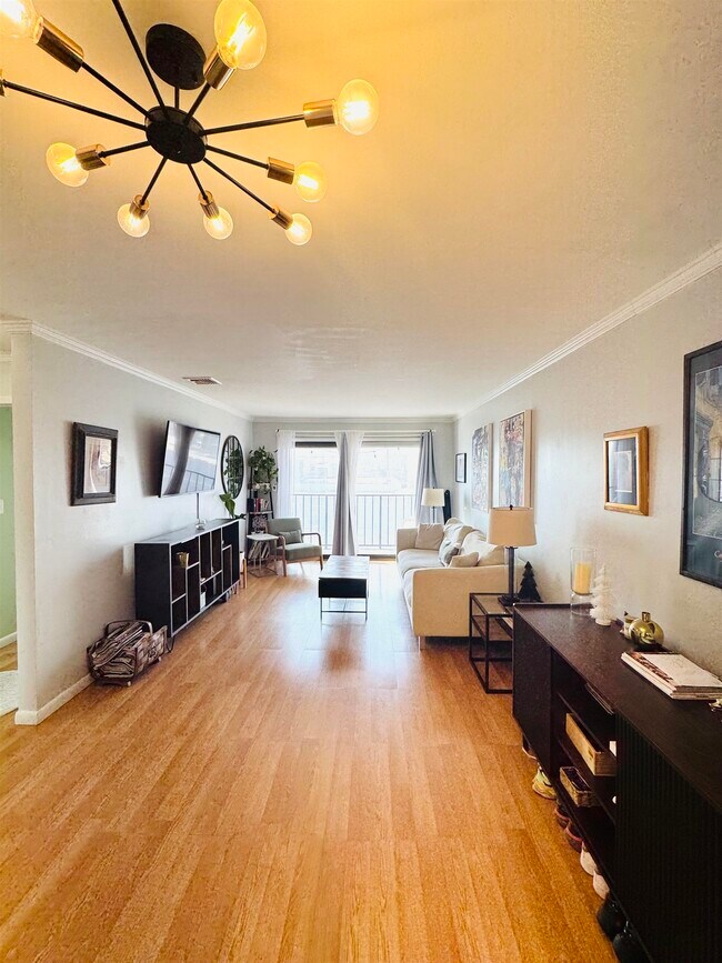 Building Photo - 603 55th St