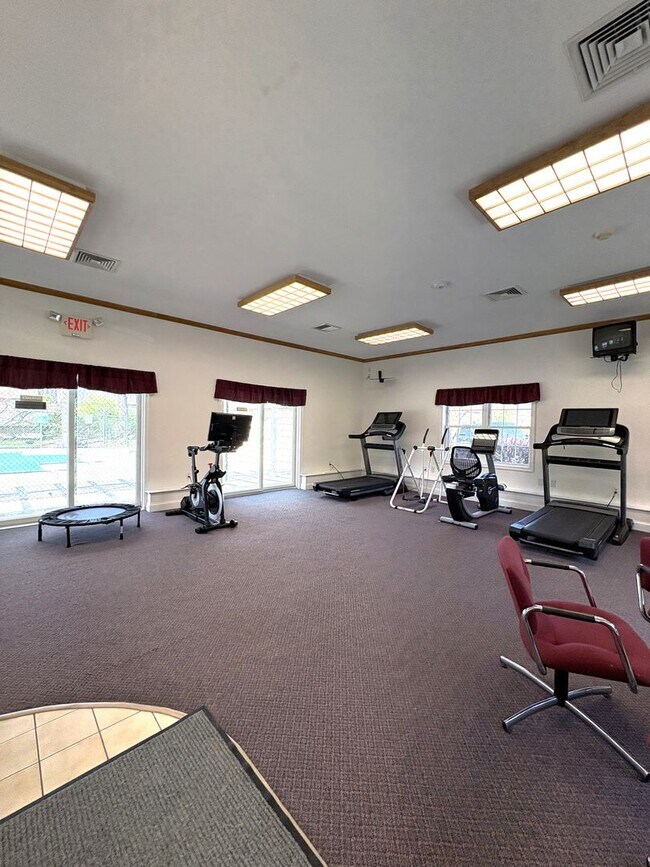 Building Photo - Beautifully maintained 2 bedroom Condo on Andover/Lawrence border