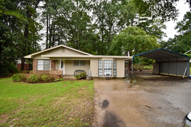 Building Photo - 3 Bed 1 Bath Home in Ruston