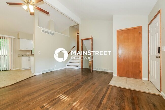 Building Photo - 3 Bedroom Pet-Friendly Home in Shawnee, KS with Main Street Renewal