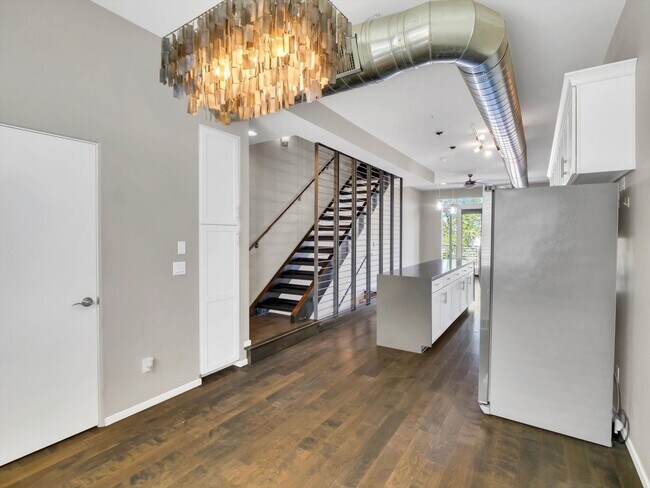 Building Photo - Beautiful Property with Contemporary Flair