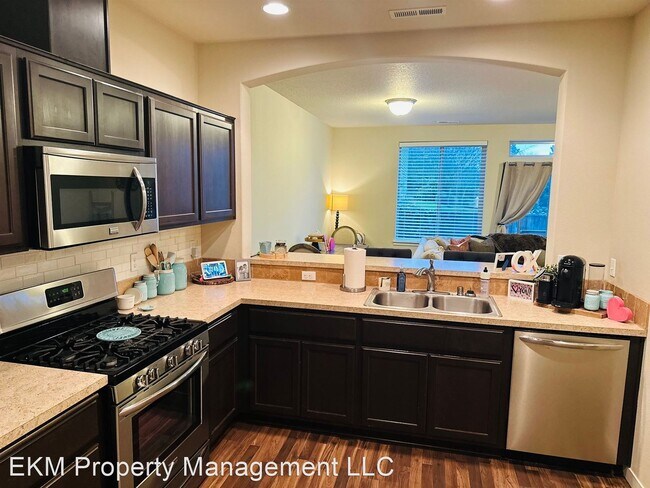 Building Photo - 3 br, 2.5 bath House - 2502 NE 130th Avenu...