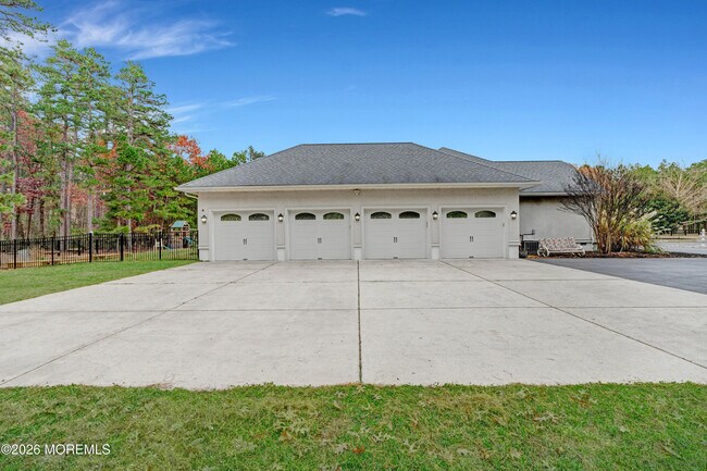 Building Photo - 2650 N Cologne Ave