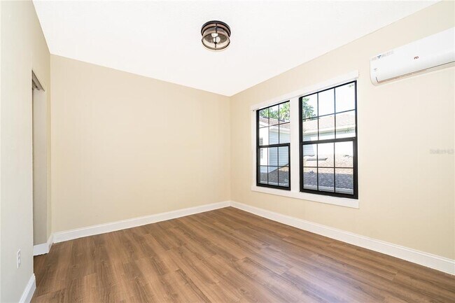 Building Photo - 601 Delaney Park Dr