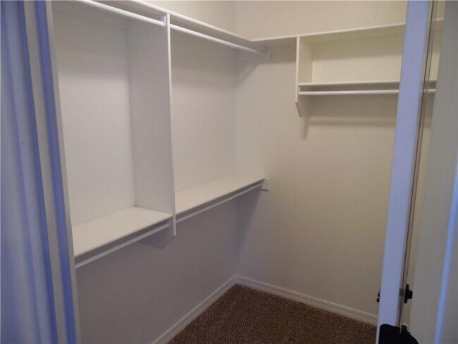 Building Photo - 121 Genoa Way