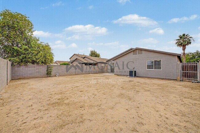 Building Photo - 1004 E Cowboy Cove Trail