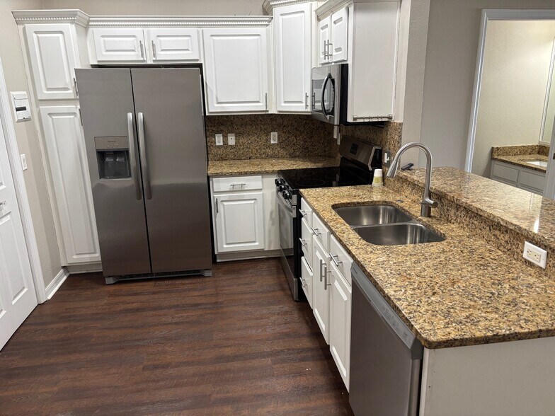 Building Photo - 14916 Salamander Pl