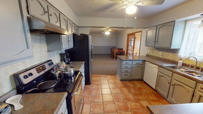 Building Photo - Newly remodeled 3 bedrooms, 2 bath home