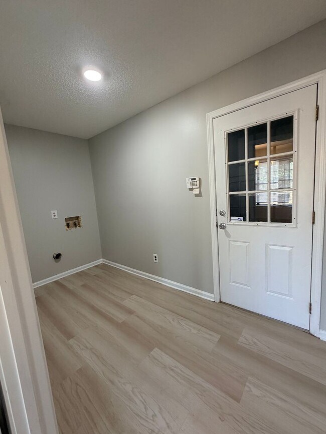 Building Photo - Beautiful Home Ready for You!