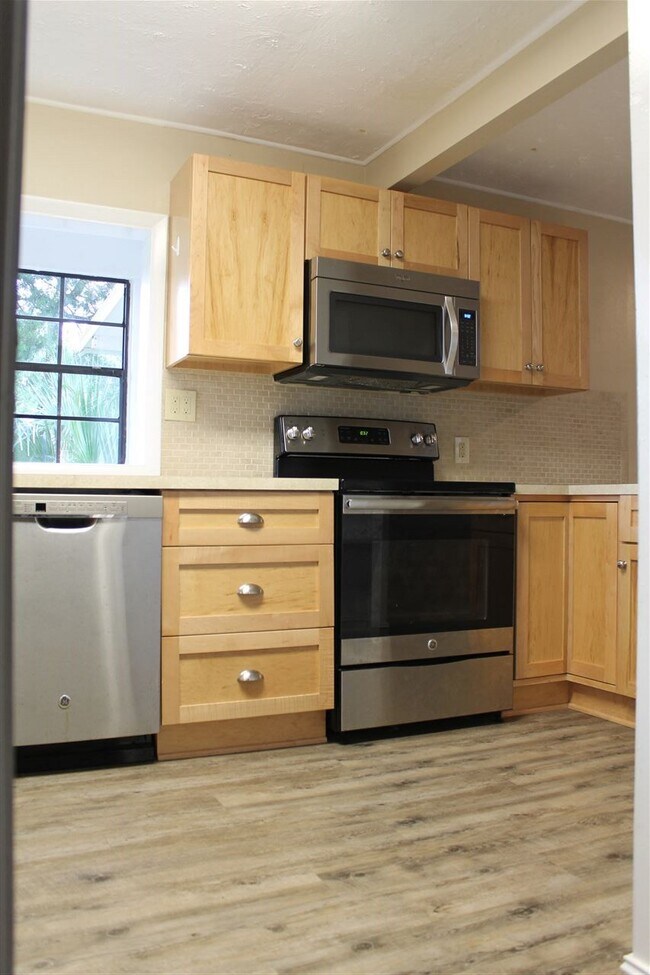 Building Photo - 46 Dolphin Dr