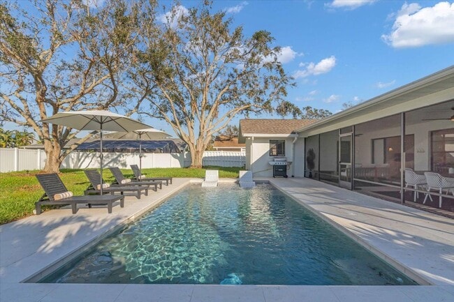 Building Photo - 5BR New Pool 10 min from Beach Fully Furnished