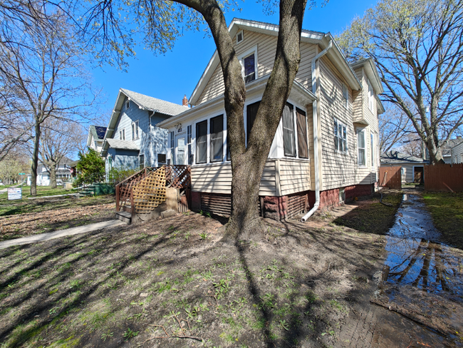 Building Photo - 422 N Maple Ave