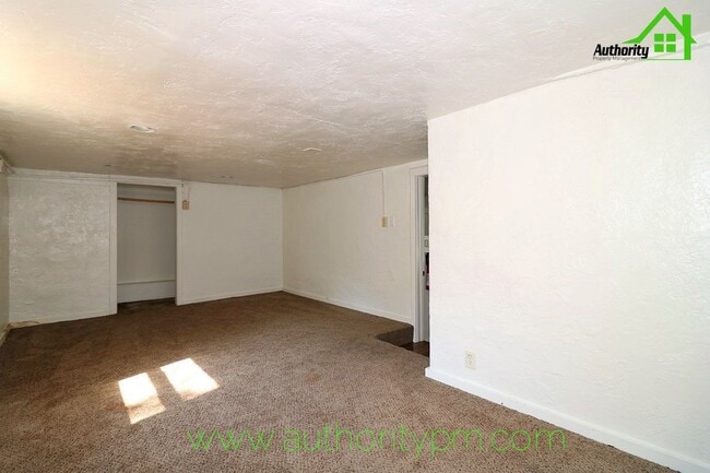 Building Photo - 1135 Magnolia Ave