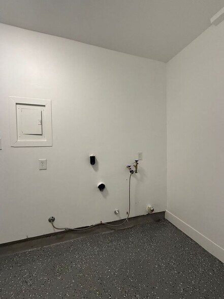 Building Photo - 217 Avenue E