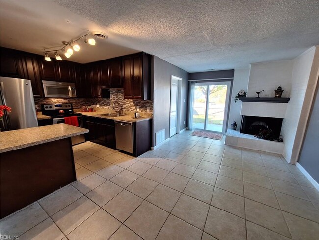 Building Photo - 1312 Sierra Dr