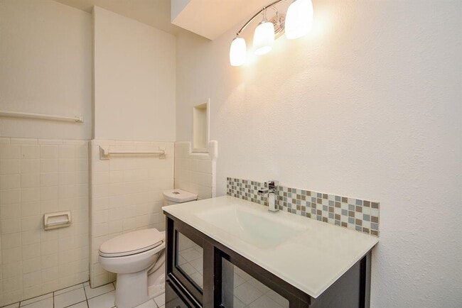 Building Photo - 917 S Ripple Creek Dr