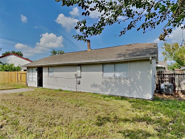 Building Photo - 20211 Cottonglade Ln