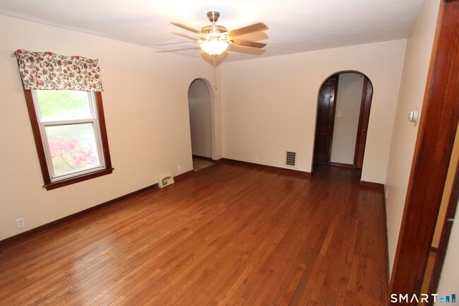 Building Photo - 22 Brook St