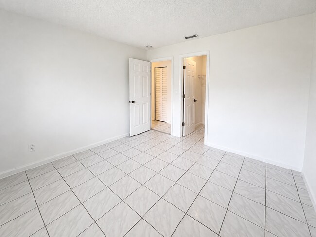 Building Photo - 500 NW 35th St