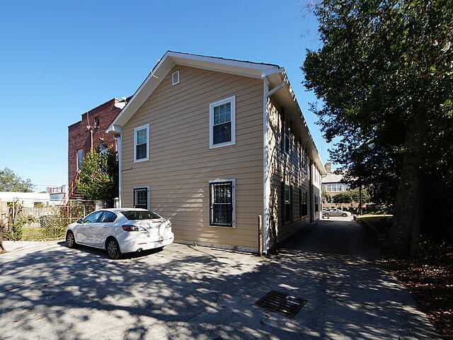 Building Photo - 995 King St