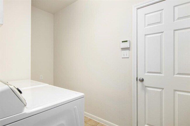 Building Photo - 25609 Tiverton Forest Ct