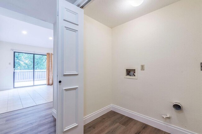 Building Photo - 13109 Marble Falls Cove