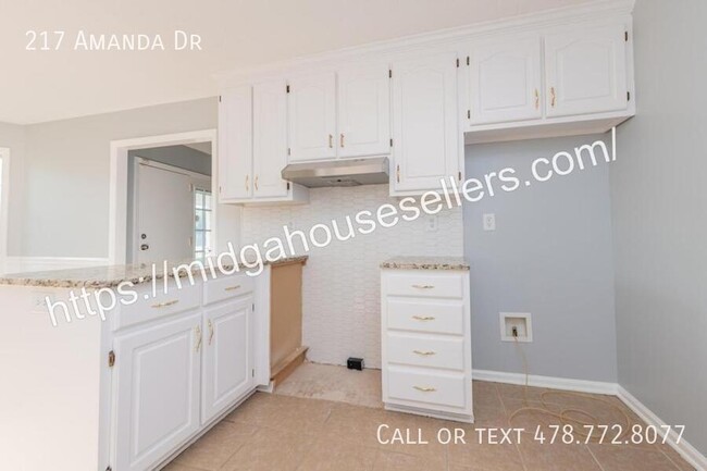 Building Photo - 217 Amanda Dr