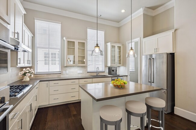 Building Photo - 2016 Covent Garden Station