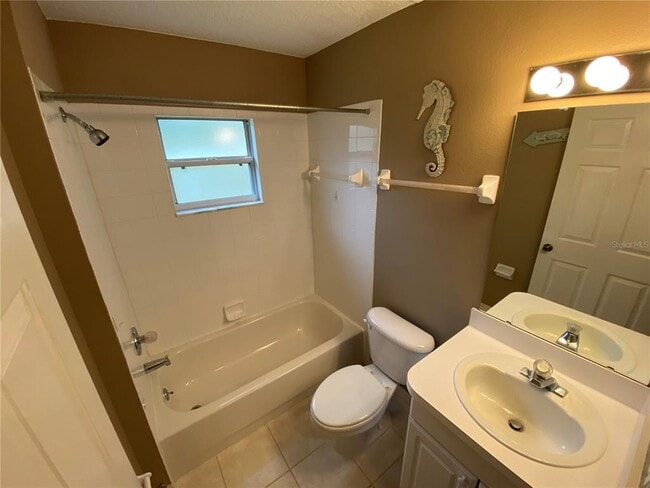 Building Photo - 39913 Sun Glo Ct