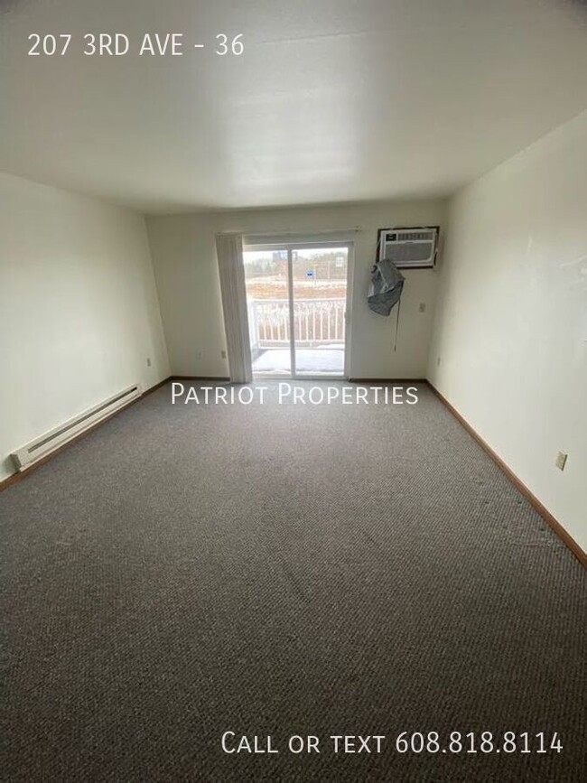 Building Photo - 2 bed/1 bath apartment in Monroe!