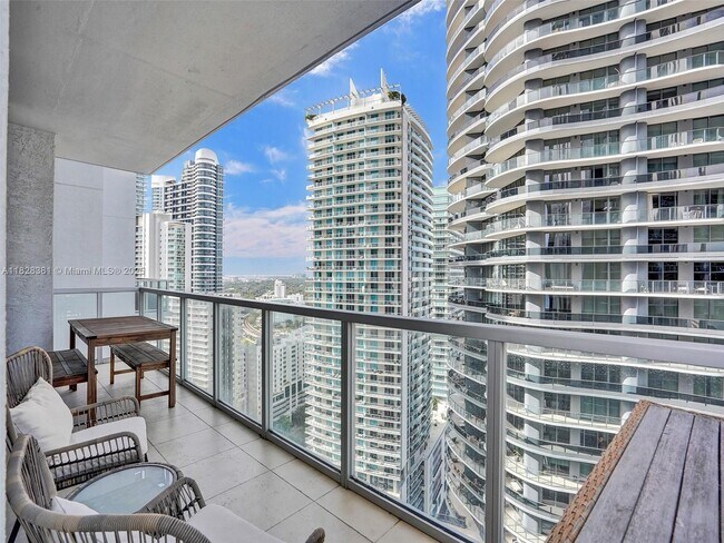 Building Photo - 1050 Brickell Ave