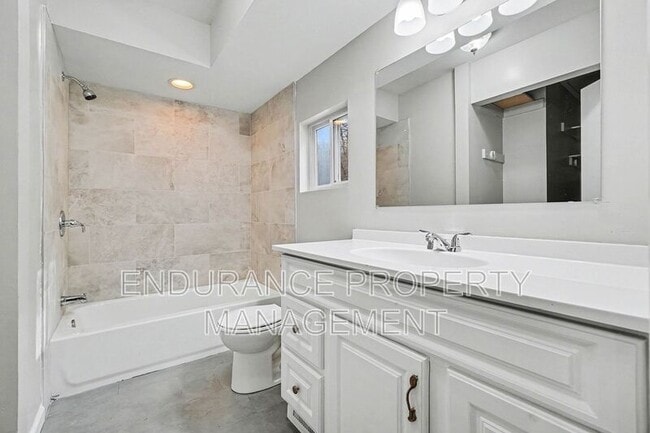 Building Photo - 334 Hyde Park Dr