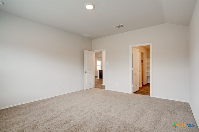 Building Photo - 121 Roanwood Dr