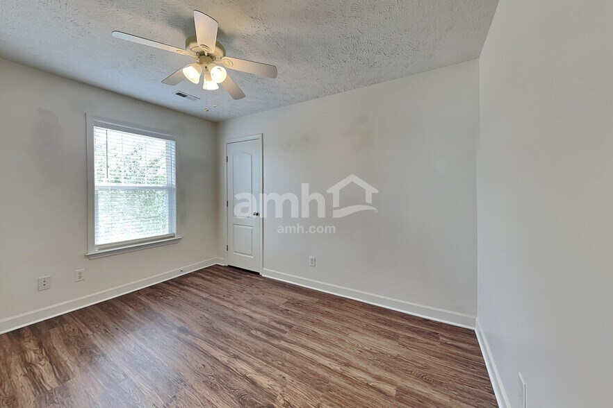 Building Photo - 1504 Beaconcrest Cir