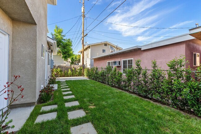 Building Photo - 2216 N Frederic St