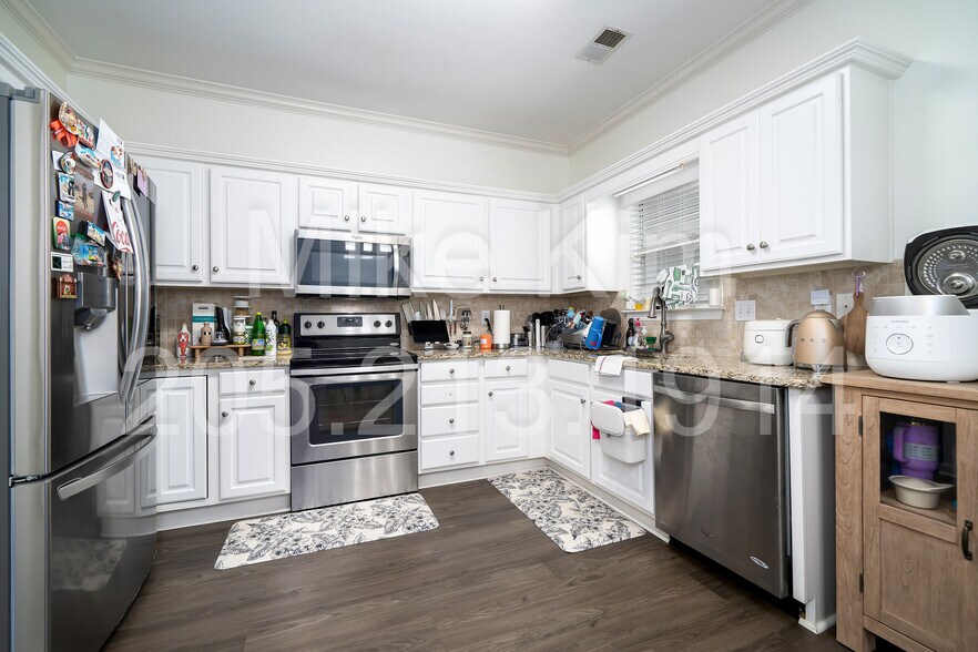 Building Photo - 5290 Cottage Ln