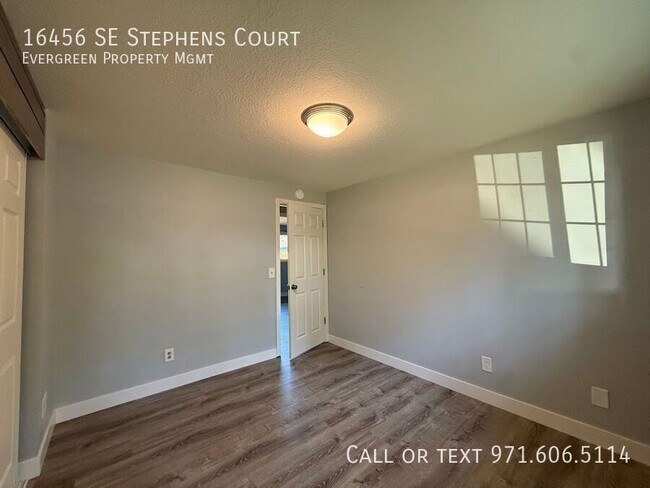 Building Photo - 16456 SE Stephens Ct