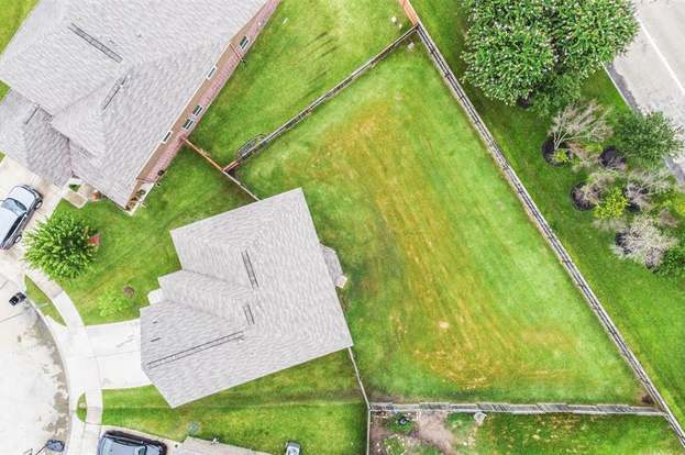 Building Photo - 18626 Each Elm Way