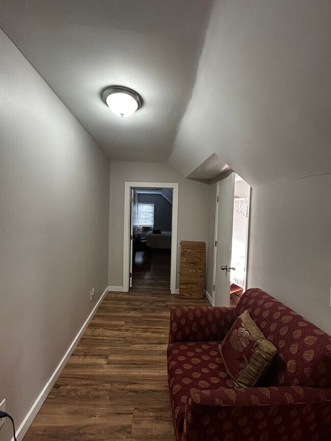 Building Photo - 1143-1145-1145 S Plymouth Ave