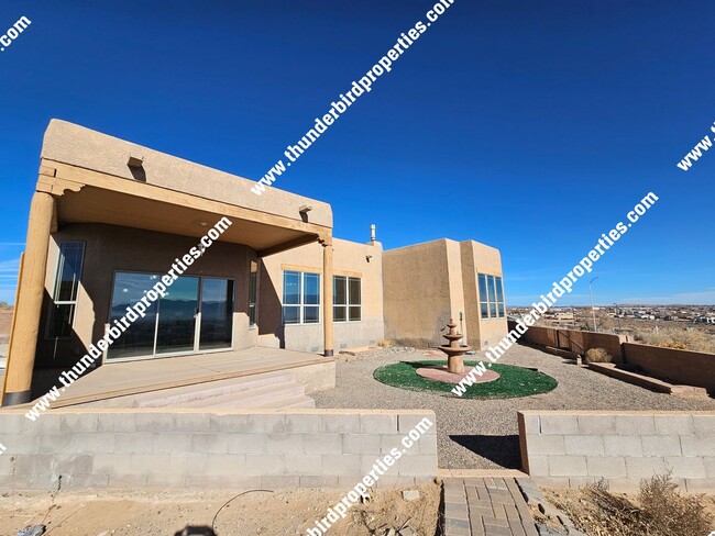 Building Photo - 4 bedrooms, 3 baths, single  story  on  We...