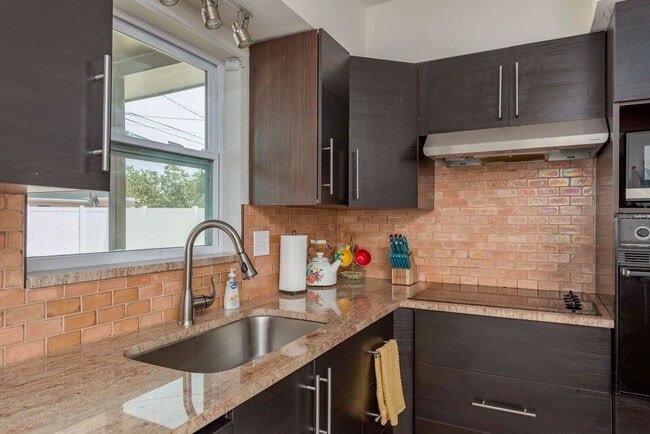 Building Photo - 2153 Pocahontas Dr