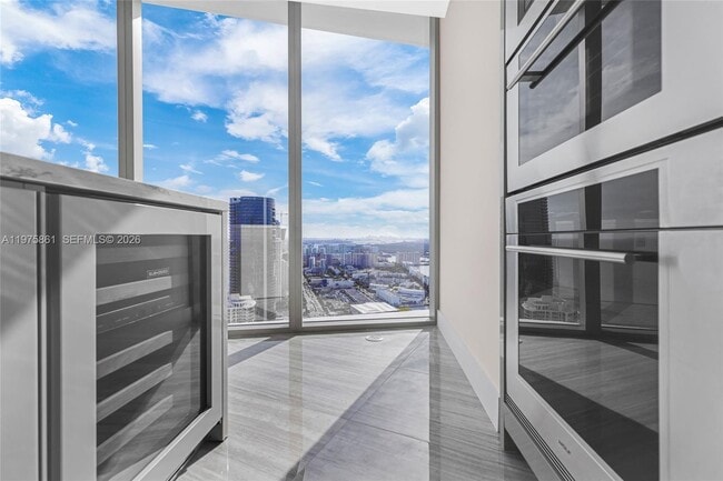 Building Photo - 18975 Collins Ave