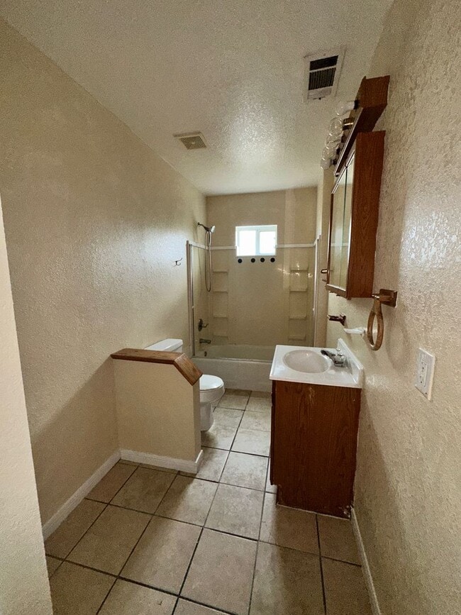 Building Photo - Conveniently located- Water and Trash Included