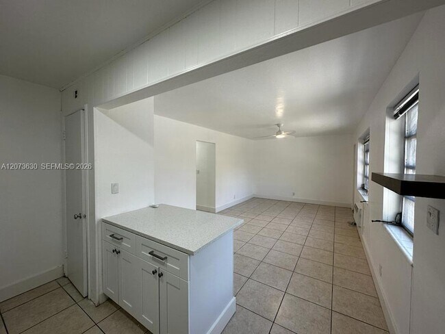Building Photo - 2115 N 17th Ct
