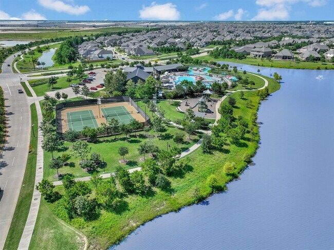 Building Photo - 30023 Vallonea Oak